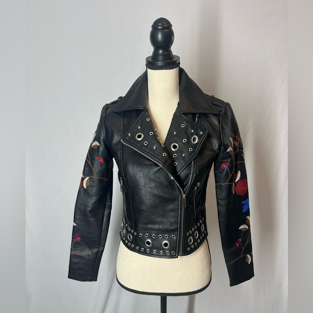 Romeo & Juliet Couture Small faux leather jacket. In excellent preowned cond.